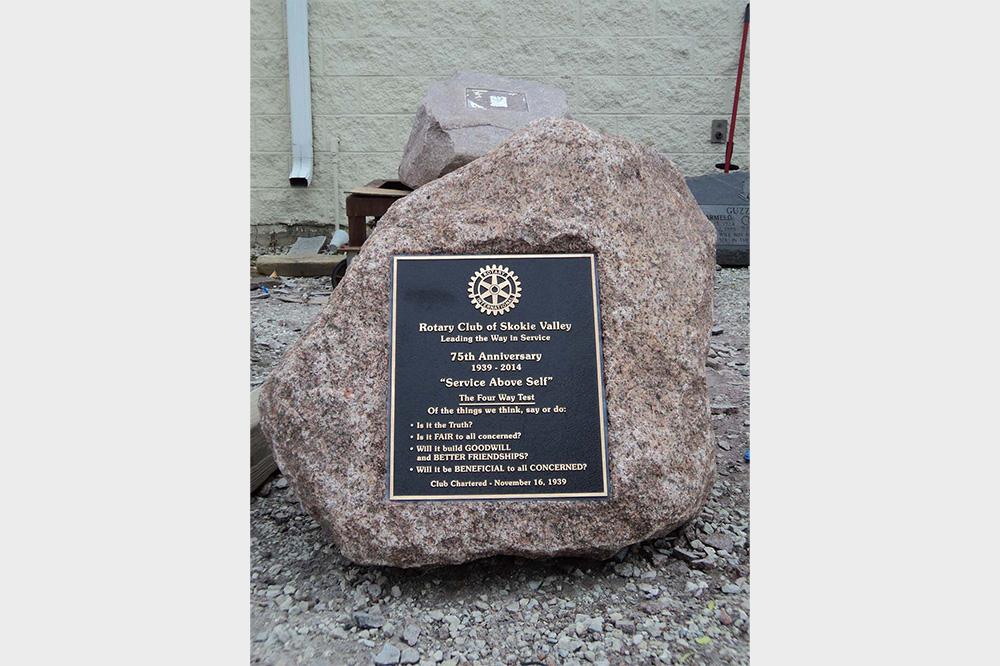 Bronze plaque with Rotary emblem in a granite boulder