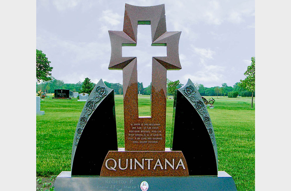 Multicolor family monument with Christian cross and Spanish verse